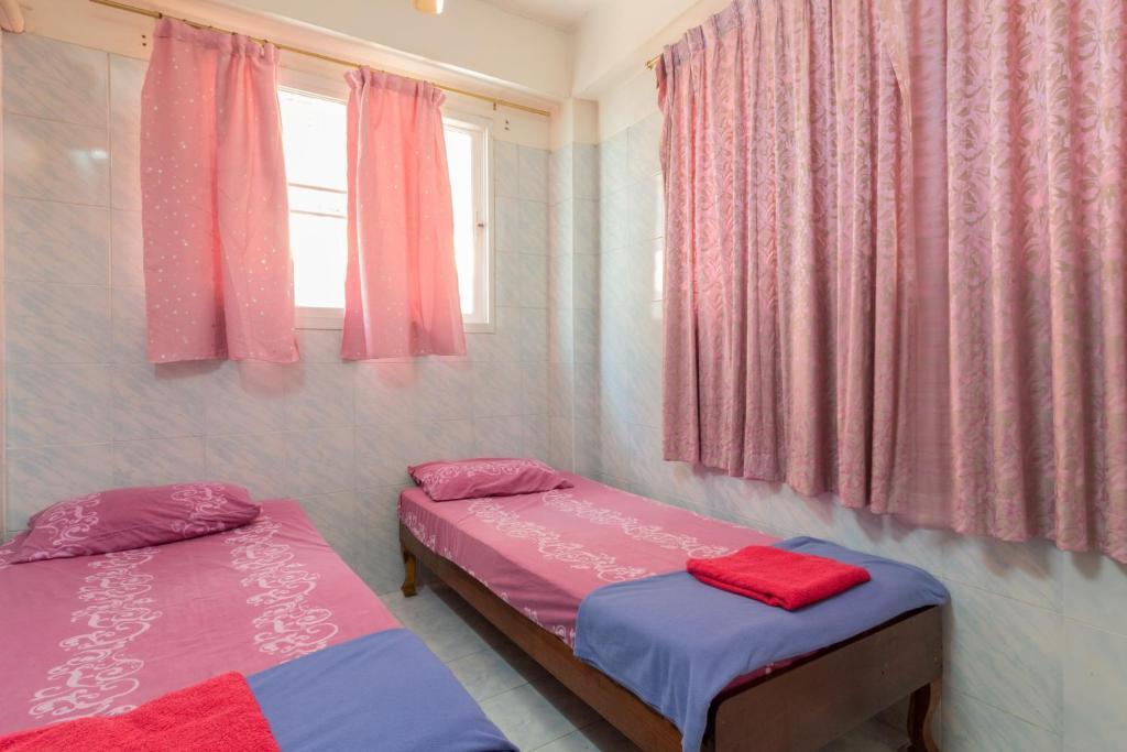 New Central Guesthouse Банкок Екстериор снимка