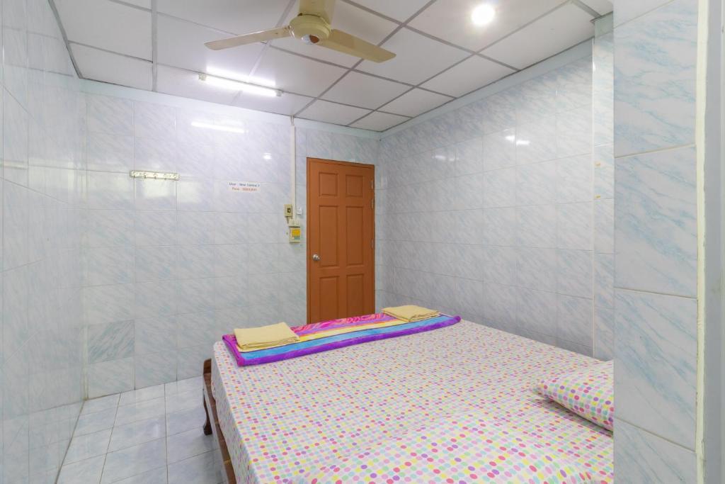 New Central Guesthouse Банкок Екстериор снимка