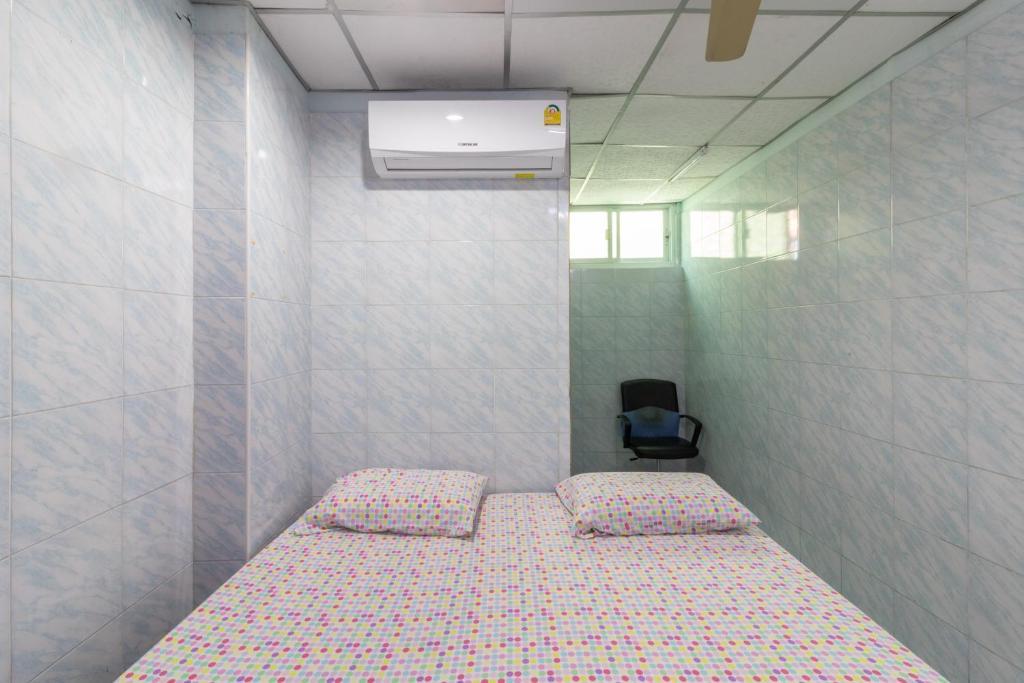 New Central Guesthouse Банкок Екстериор снимка