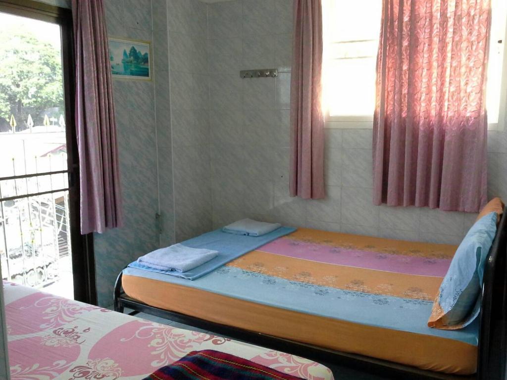 New Central Guesthouse Банкок Екстериор снимка